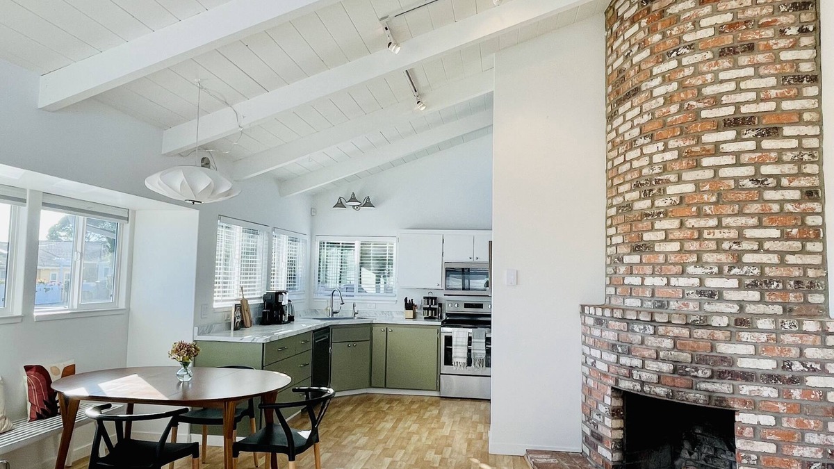 Aptos House | Seacliff Mid Century Cottage 3 Min to Beach: Ocean Views, Deck and Hot Tub