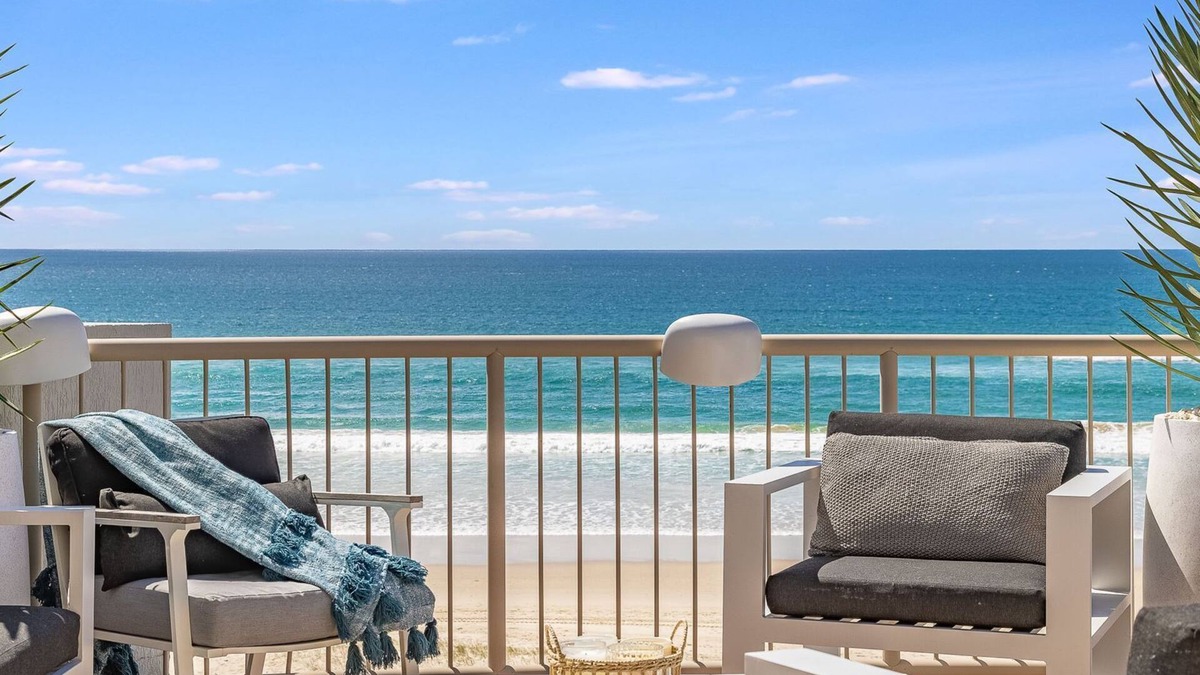 Tugun Apartment | Seacrest 9 - Absolute Beachfront Tugun - Linen Provided!
