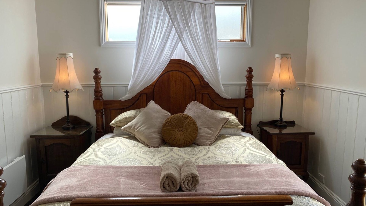 Sugarloaf House | Seacroft Studio - Self Contained Apartment With Stunning Ocean Views