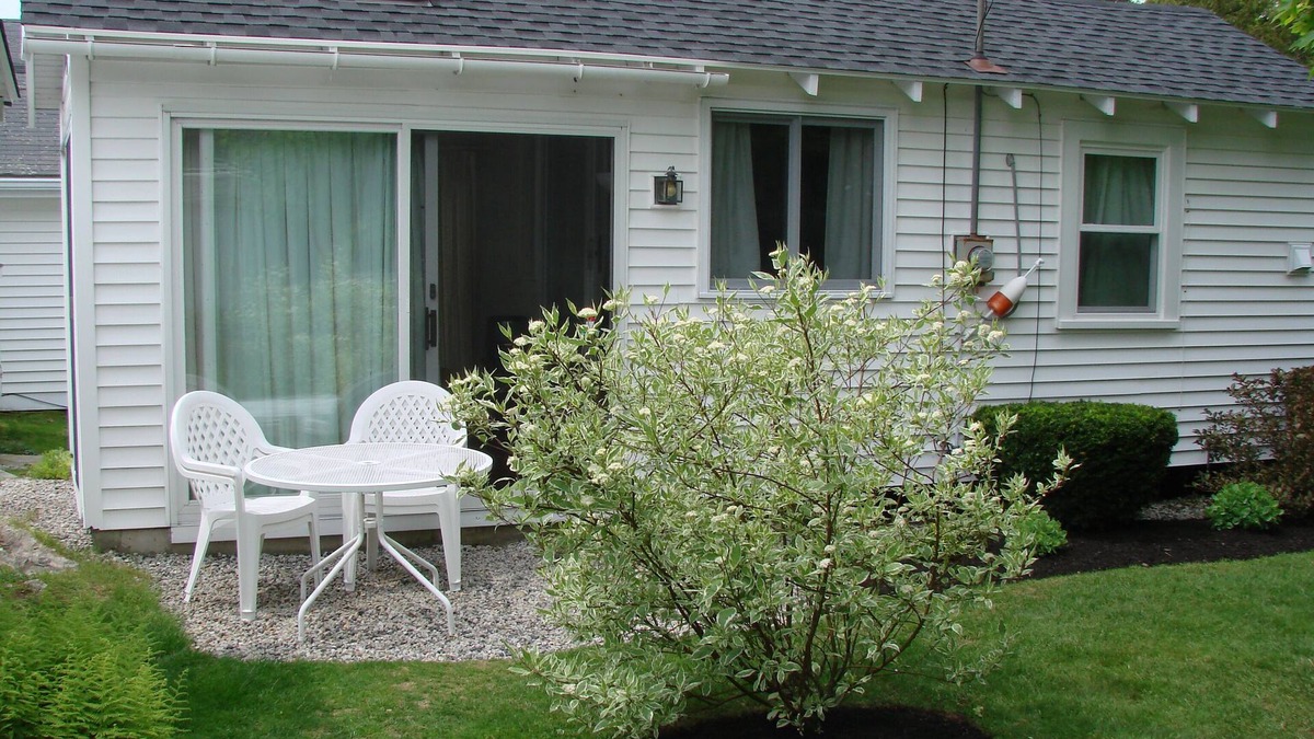 Rye Condo | Seafarer Cottage with Ocean View & salt water pool!