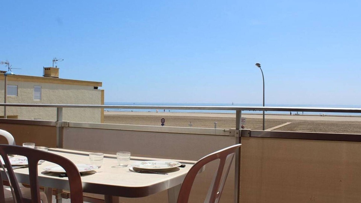 Port-la-Nouvelle Apartment | Seafront 1BR Apartment with Balcony, Parking - Sleeps 4
