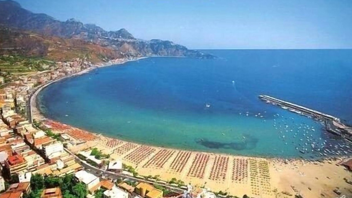 Porticato Apartment | Seafront 2-Rooms Apartment With Perfect View Over the Sea and Etna