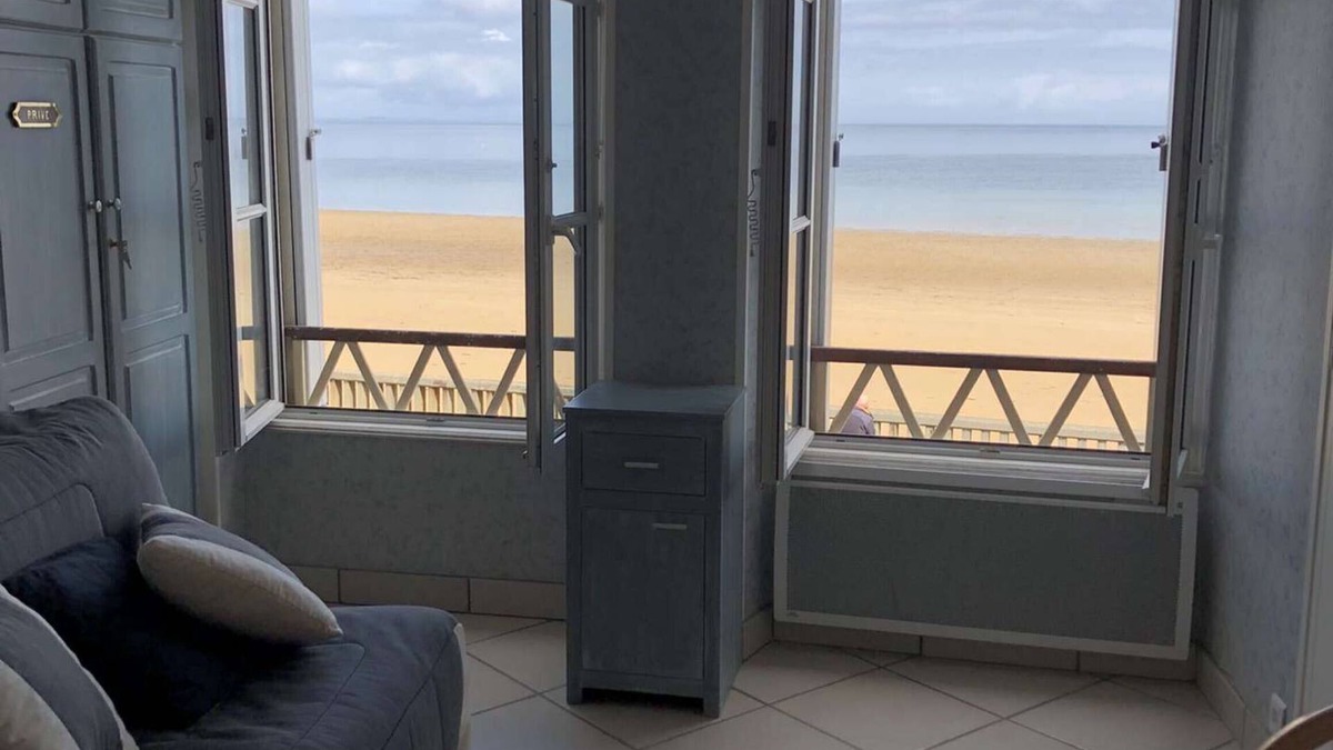 Grandcamp-Maisy Apartment | SEAFRONT APARTMENT