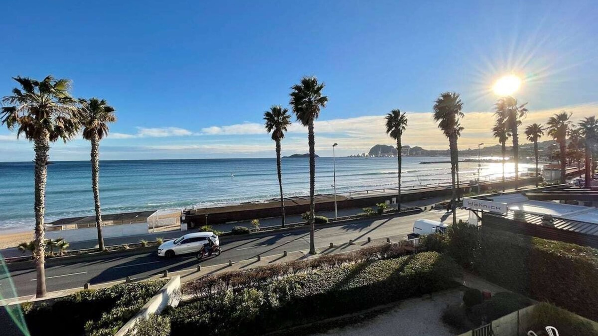 La Ciotat Apartment | Seafront apartment with private parking