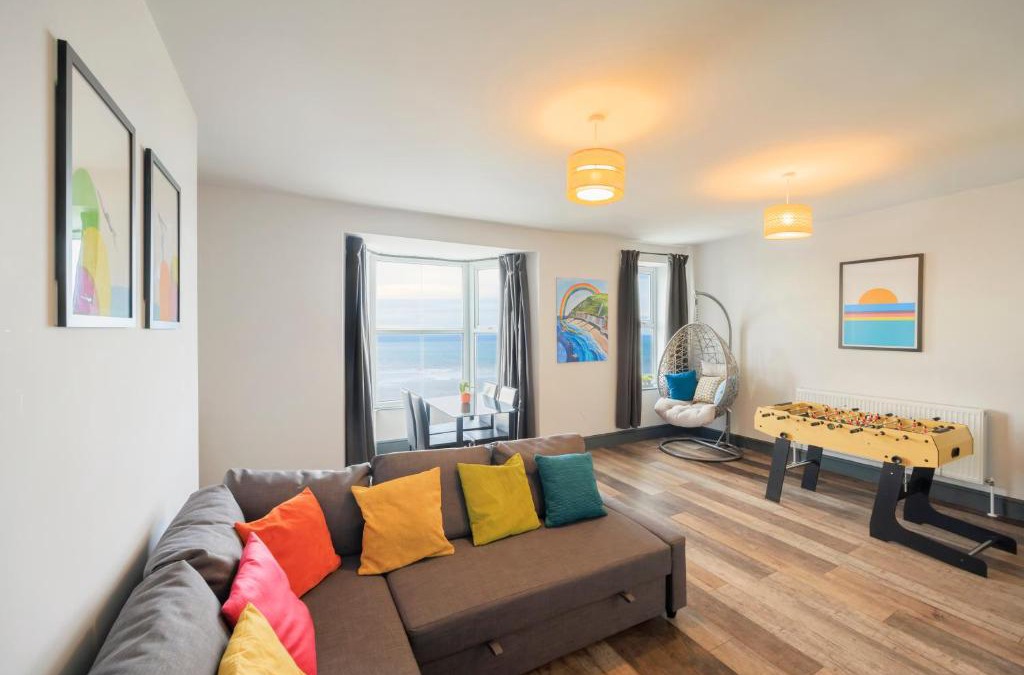 Aberystwyth Apartment | Seafront apartment with balcony, parking and sea views