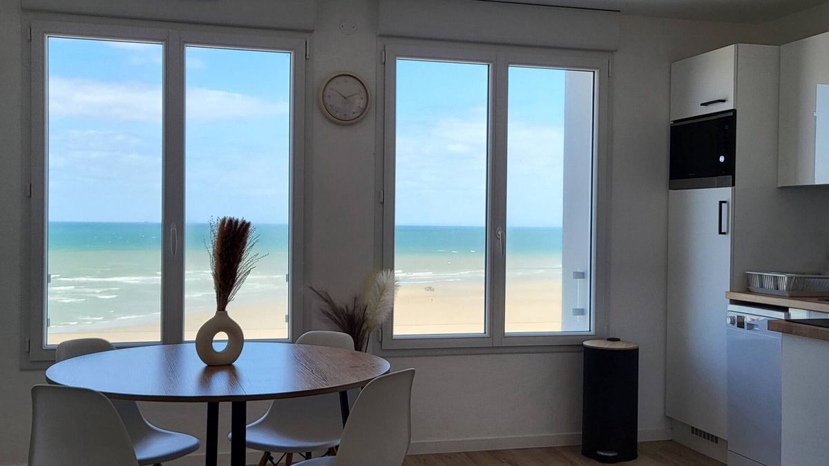 Le Portel Apartment | Seafront Cozy 1BR Sunset View