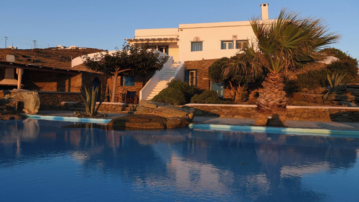 Exomvourgo Villa | SEAFRONT PROPERTY WITH LARGE PRIVATE POOL