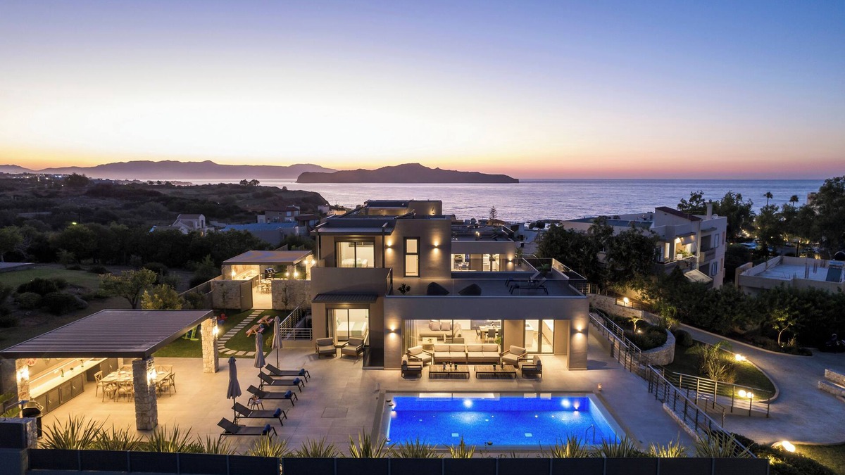 Kato Galatas Villa | Seafront Villa Family & Groups Getaway H.Pool Sauna Jacuzzi Gym Stunning Views