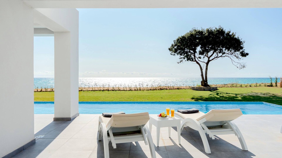 Chalikounas Villa | Seafront Villa Nafsika w/Private Heated infinity Pool/Direct Access to the beach