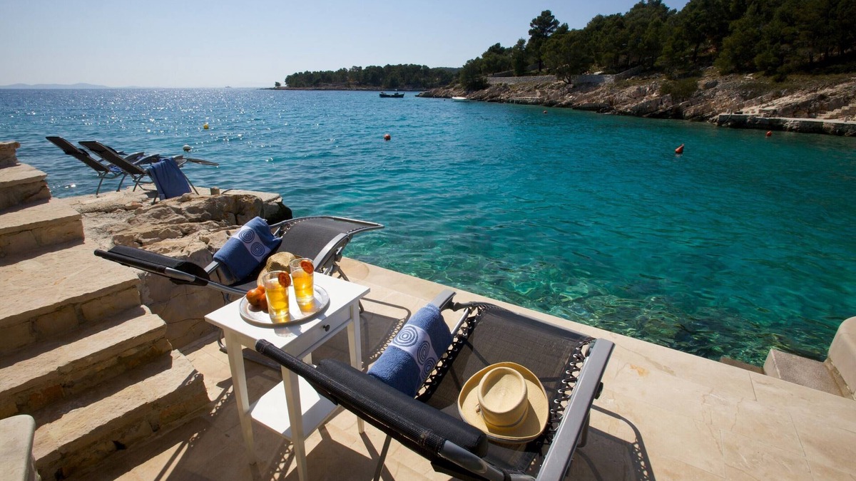 Milna (Brac) Villa | Seafront Villa with Heated Pool & Boat Mooring - Grocery & Chef Service optional