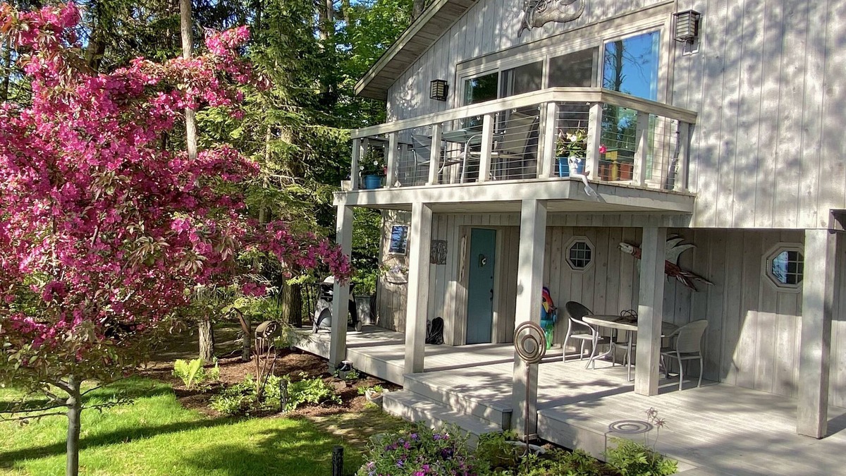 Sheboygan Cottage | Seagull Beach Guest House, Unique Lake Michigan Cottagenon private beach