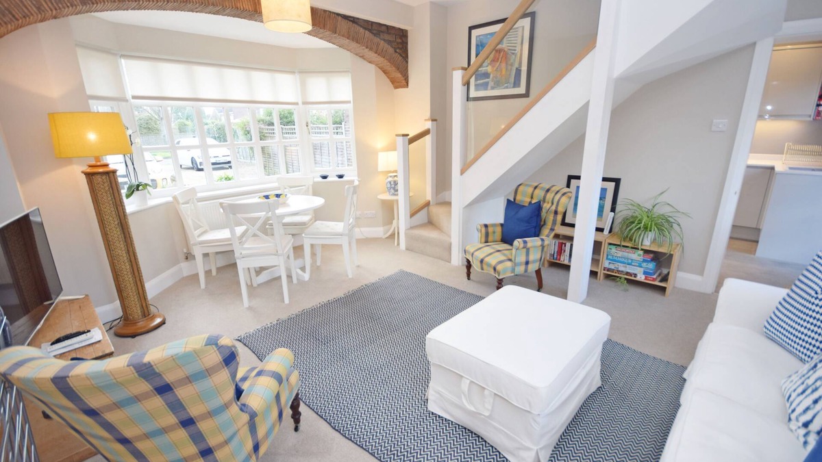 Aldwick Apartment | Seagull Cottage - A lovely 2 bedroom cottage that sleeps 4