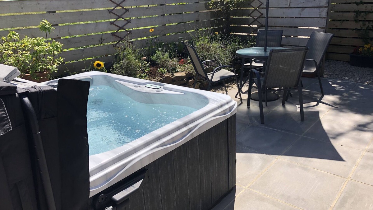 Leedstown House | Seahorse Lodge - a hidden countryside gem with Hot tub