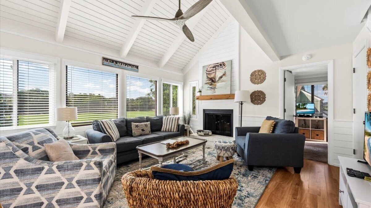 Sealoft Villas Villa | Sealoft Stunner near beach with amenity Cards. Golf views.