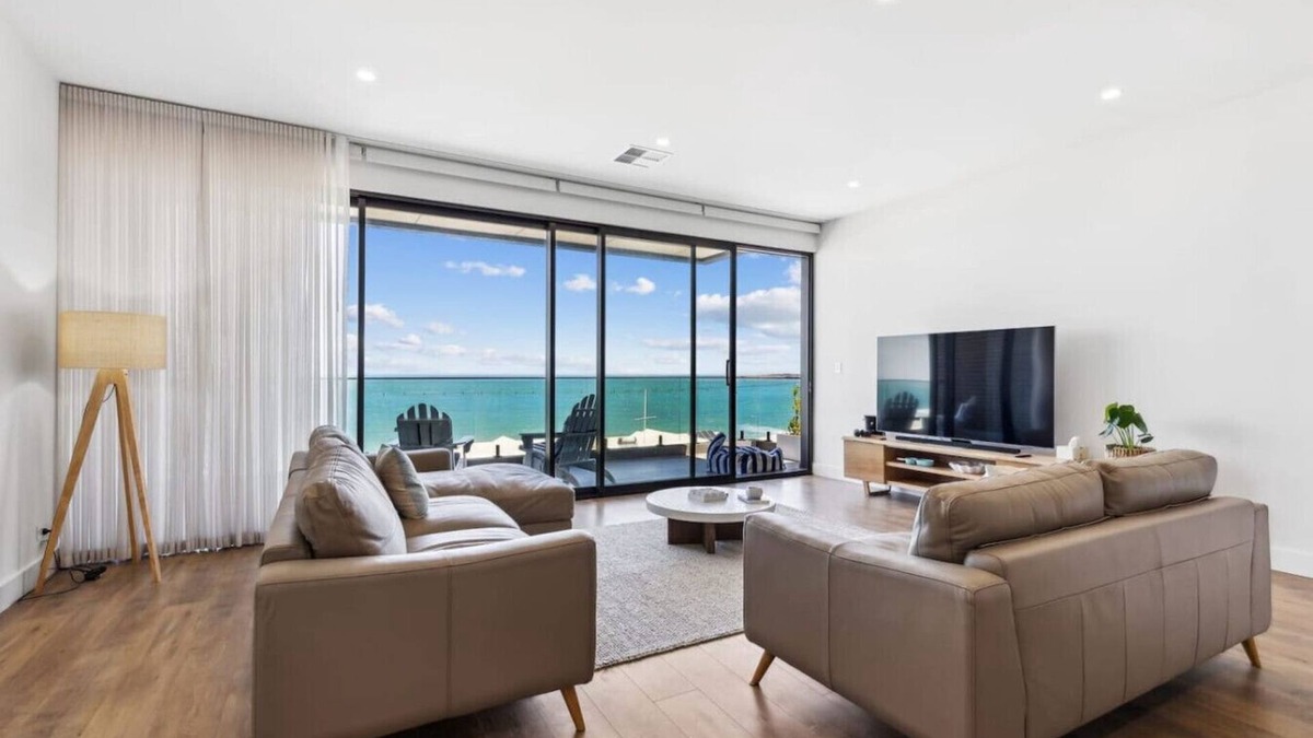 Hayborough House | Seamist On Seagull, Expansive Views