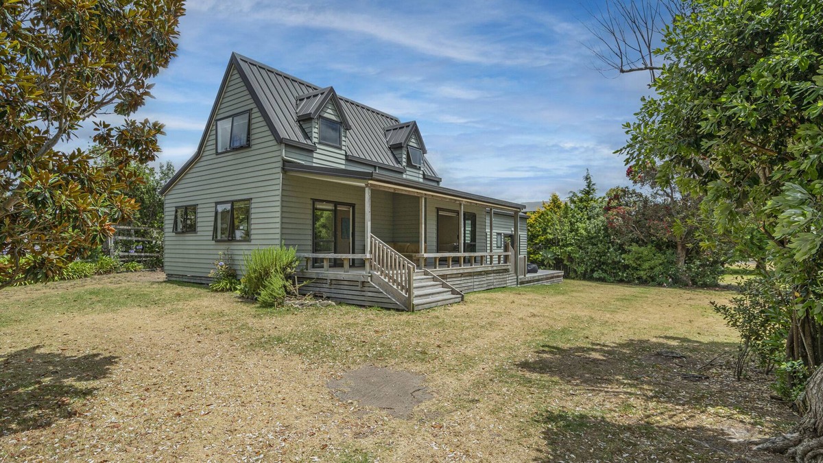 Matarangi House | Seas the Day - Matarangi Holiday Home