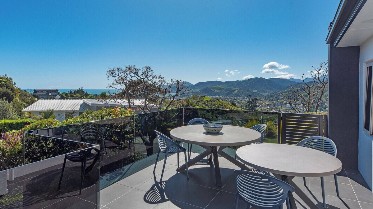 Britannia Heights House | Seascape Escape - Experience Elegant Living Surrounded By Breathtaking Views!