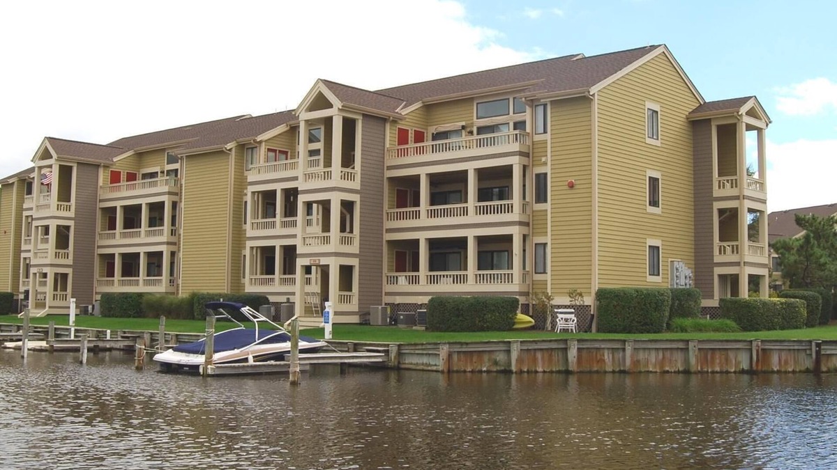 Heron Harbour Isle Condo | Seascape-Heron Harbour 202-3-Baywater 120th St, Pool, W/D, AC
