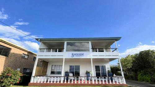 Minnie Water House | 'seascape Upstairs