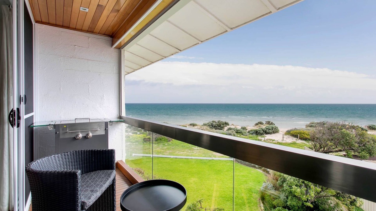 Semaphore Park Apartment | Seascape | Vacation Mode | 2 Bed Ocean View w BBQ