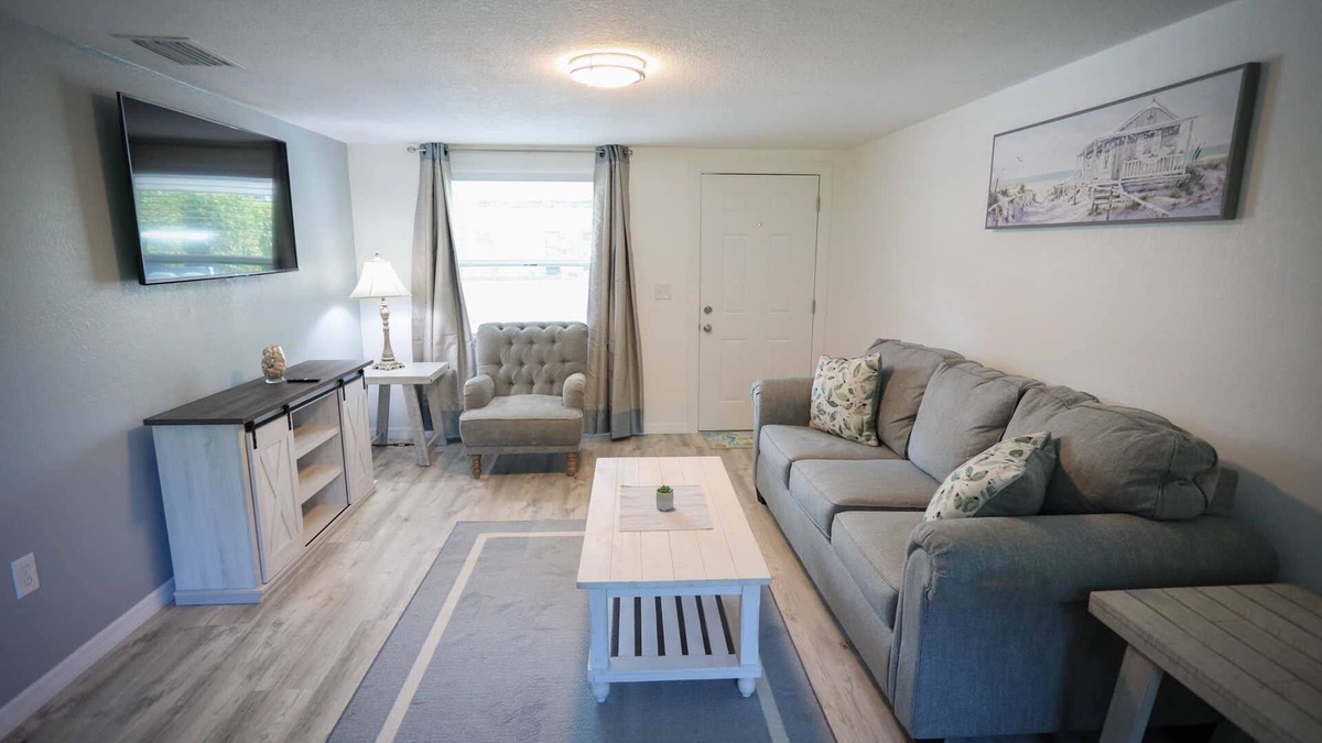 South Venice Apartment | Seashell Room Manasota Delux Villas