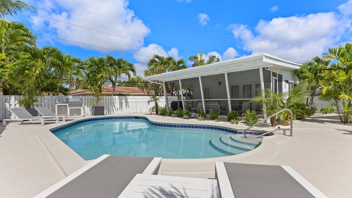 Dolphin Isles Apartment | Seashell~Walk To The Beach~Comfy Beds~Firepit~Pool