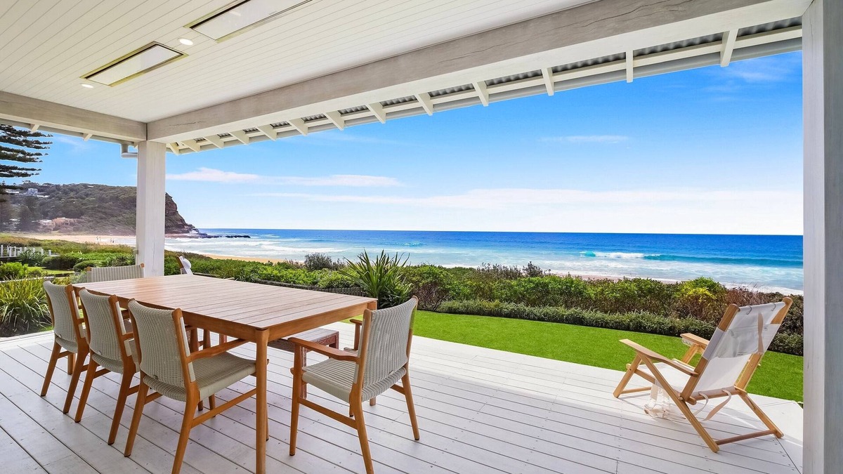 North Avoca House | SEASHORE: North Avoca Beachfront, Panoramic ocean views, WiFi, Ultra modern.