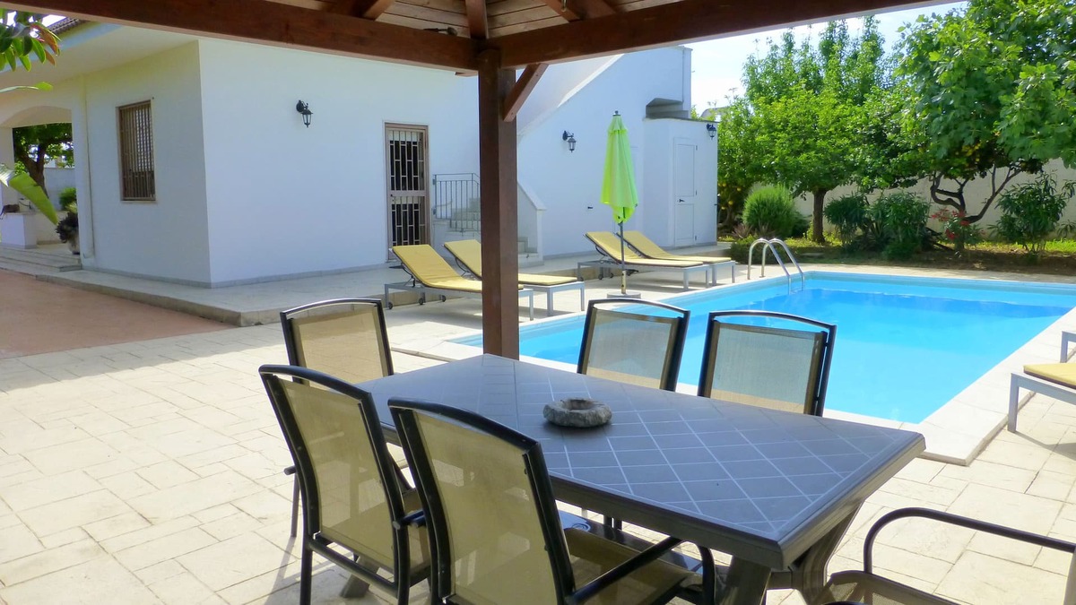 Squinzano Villa | Seaside 3 bedroom villa. Private pool & garden. Free WiFi. Airport 25 mins