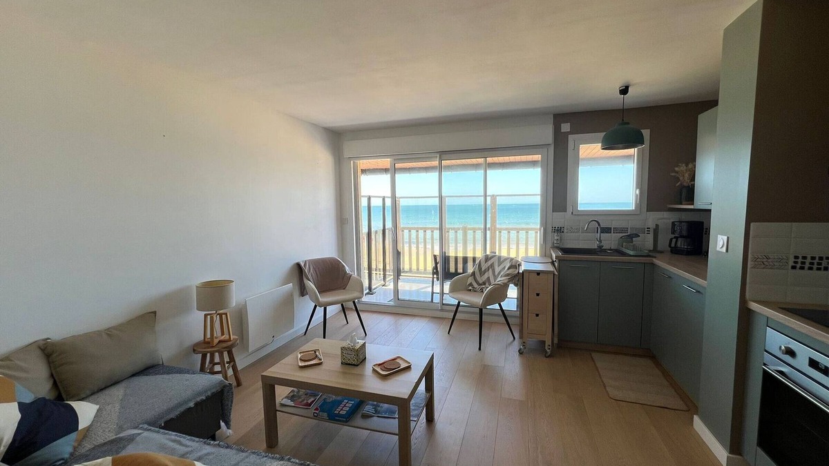 Bernieres-sur-Mer Apartment | Seaside apartment, 4 ppl, Bernières-sur-Mer