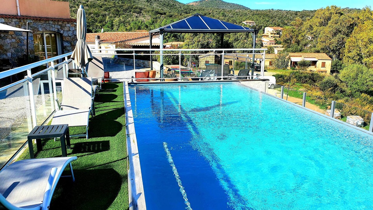 Galeria Apartment | SEASIDE APARTMENT WITH HEATED POOL