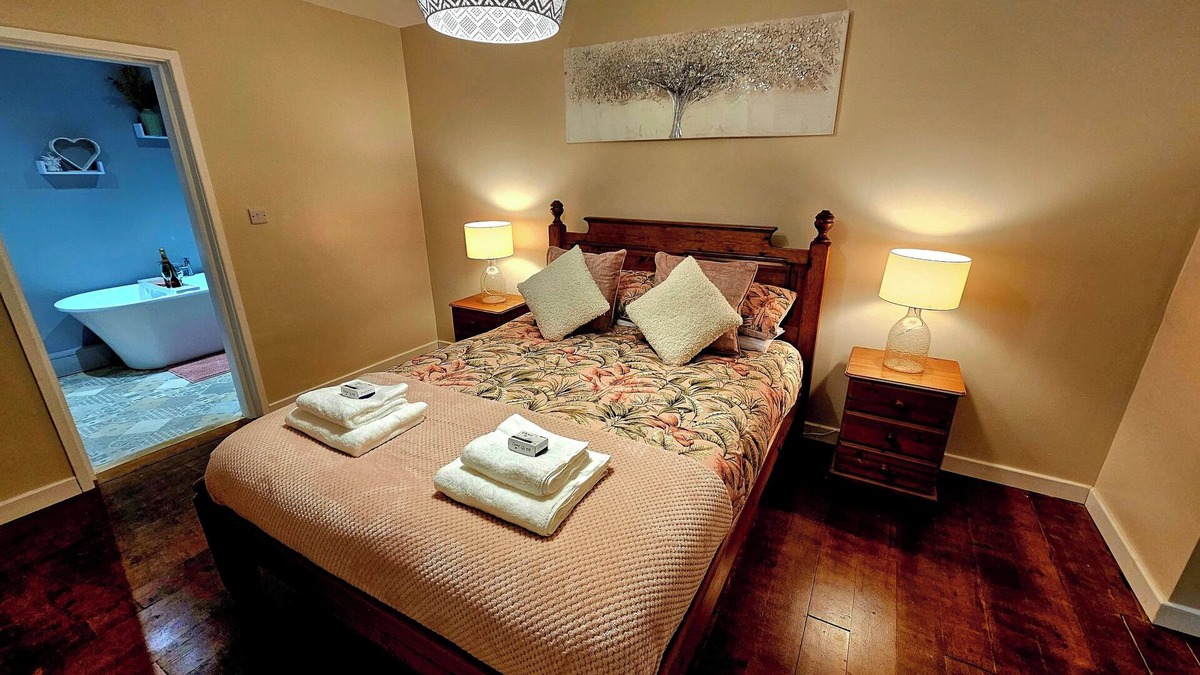 Cylch-Y-Garn House | Seaside Bliss Retreat - 5 Bedroom House