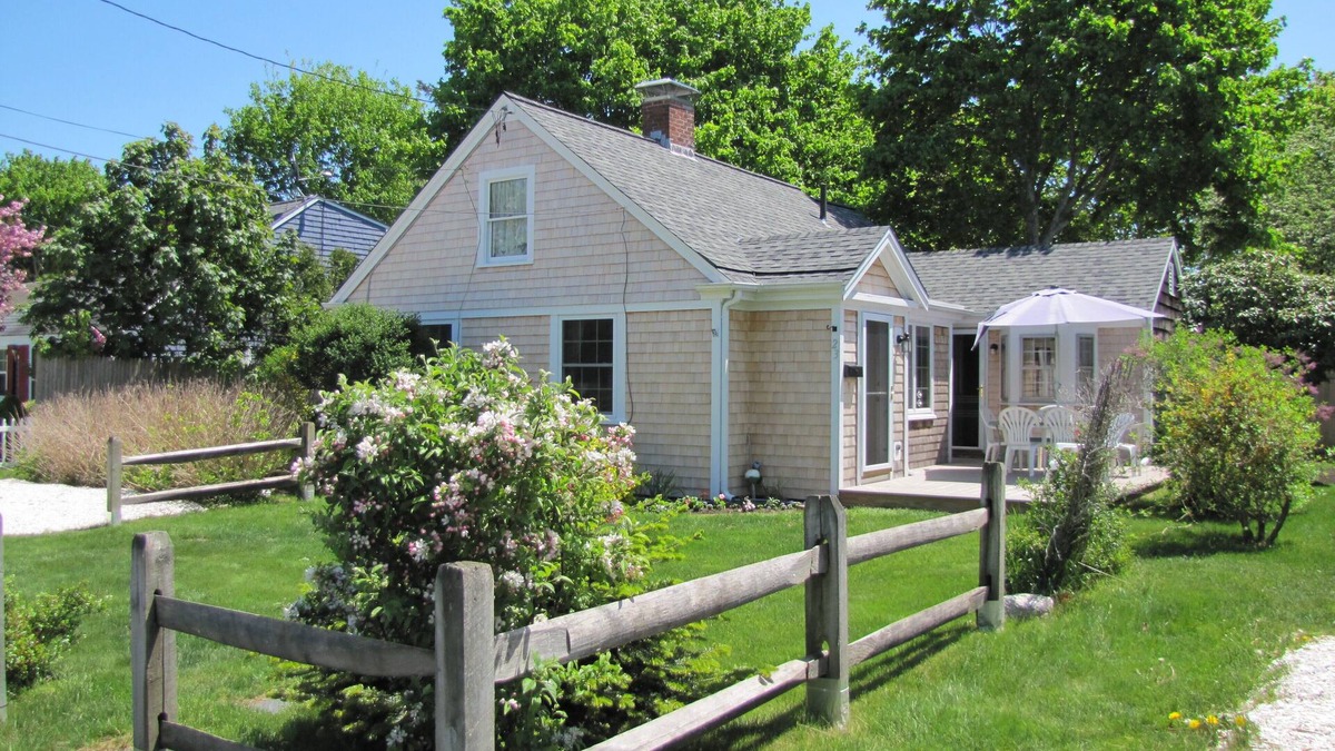 Hyannis House | Seaside Cape Cod Escape-Norris Cottages Bungalow: 3 Minutes to the Beach
