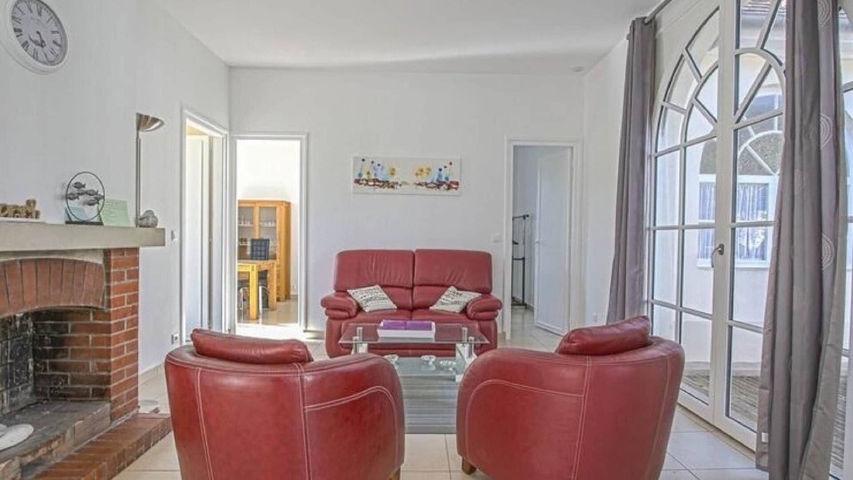 Sainte-Honorine-des-Pertes House | Seaside Escape for Families
