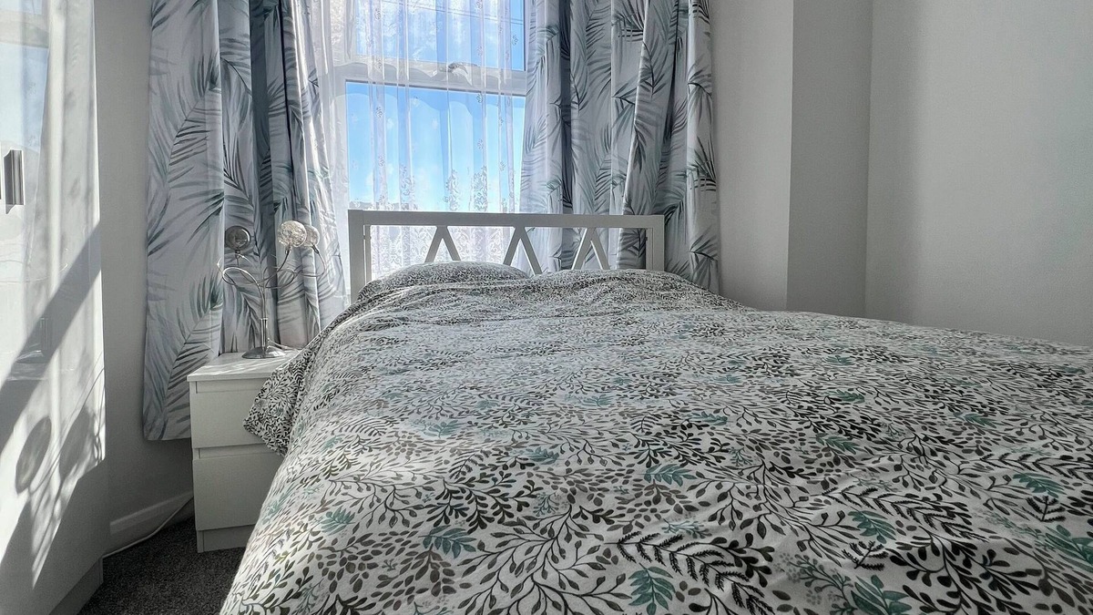 Southend-on-Sea House | Seaside Escape – 4 Mins to the Beach, Cosy for Families & Big Groups!