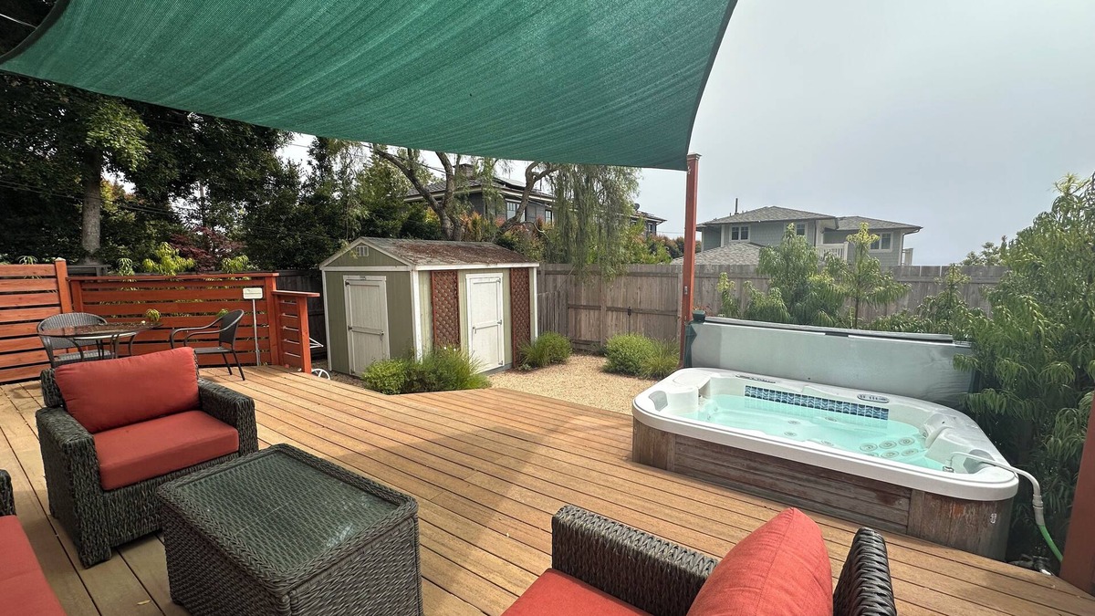 West Mesa House | Seaside Escape in amazing SB with Hot Tub - Pet Friendly!