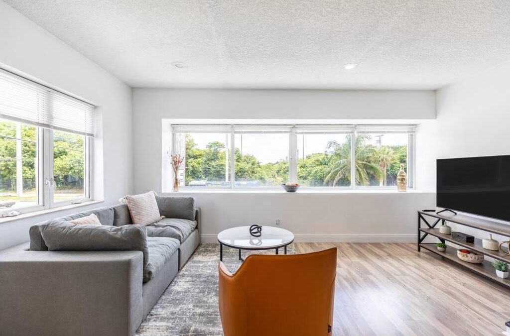 Birch Park Finger Streets Apartment | Seaside Escape Steps to Beach, Dining, Shopping and Las Olas!