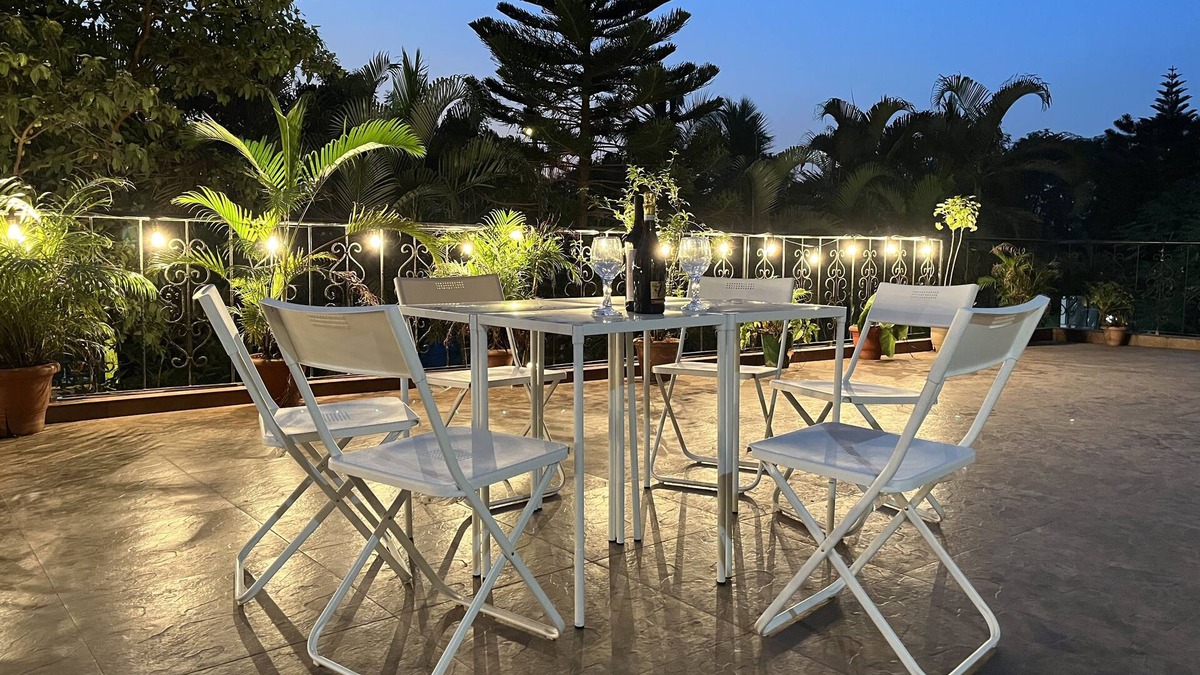 Navi Mumbai Apartment | Seaside Getaway with Party Padn