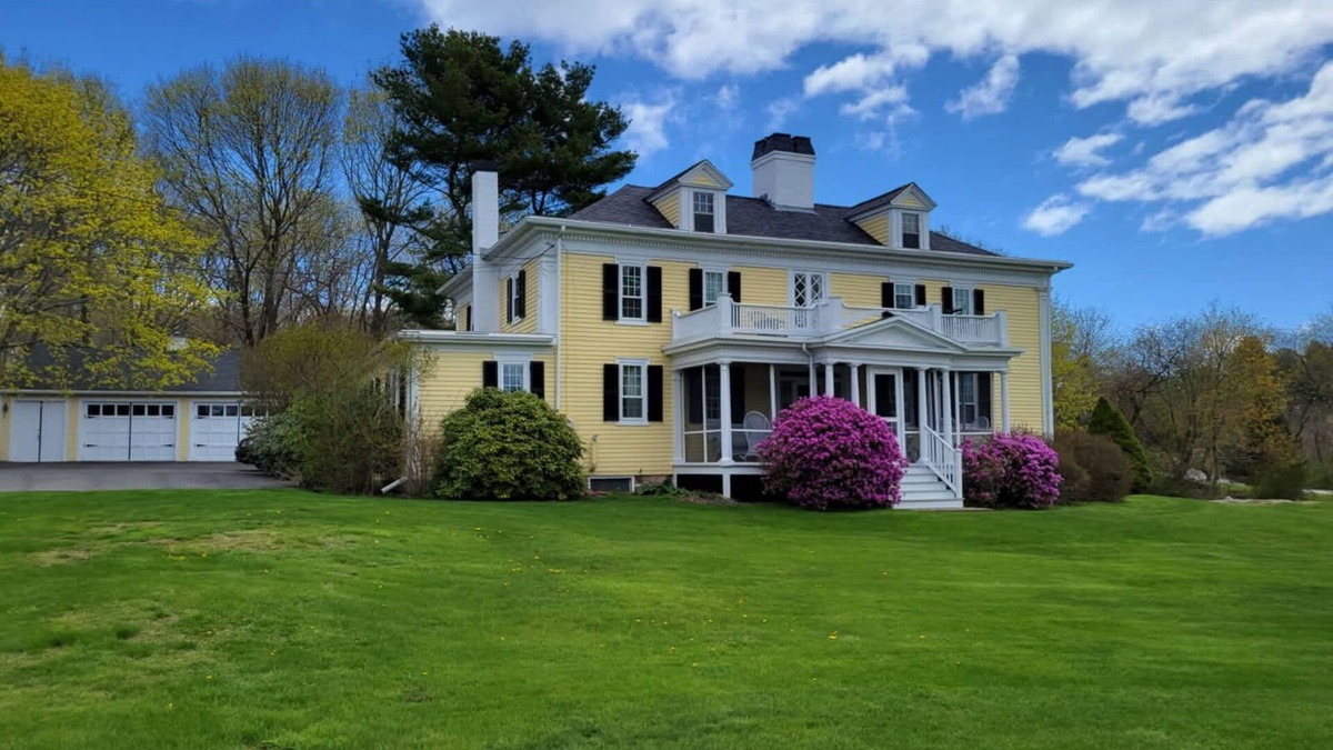 Cape Neddick House | Seaside Grandeur: 5-Bedroom Oceanview Cottage with Timeless Charm