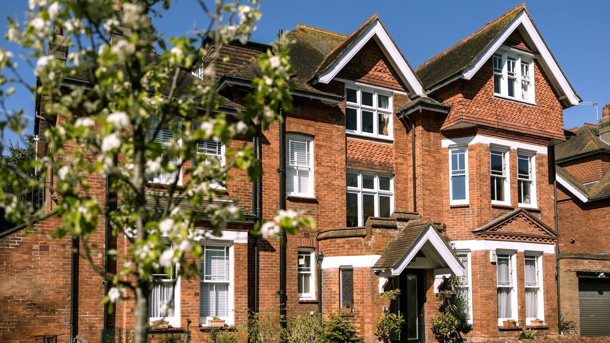 Meads Apartment | Seaside Hideout - spacious, peaceful family friendly apartment