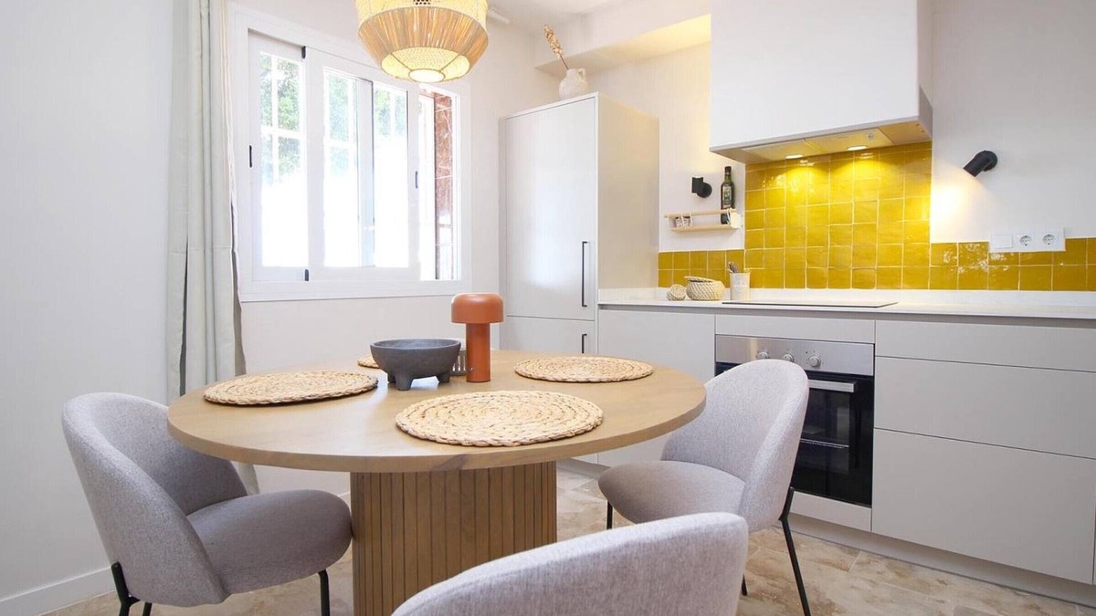 Playas del Palo Apartment | Seaside Home in El Palo, Malaga