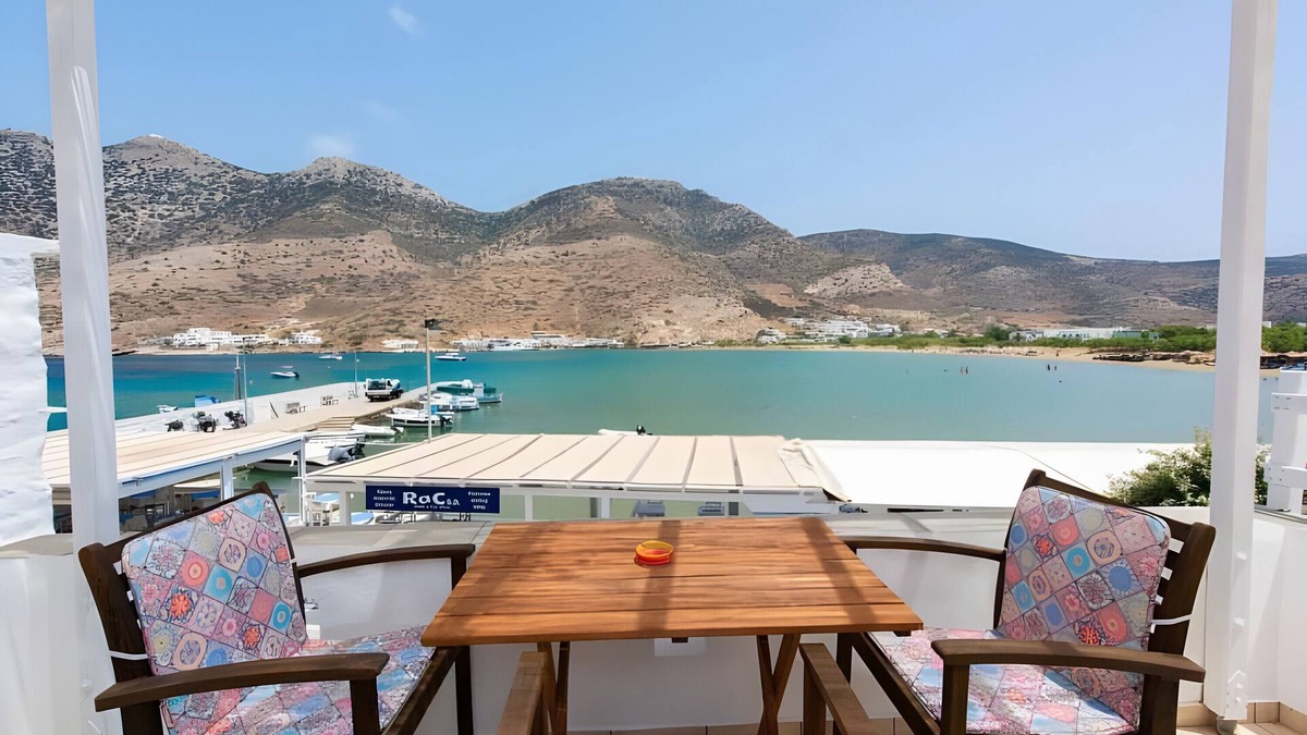 Kamares Apartment | Seaside House Apartment with Sea View, Wi-Fi, and Air Conditioning
