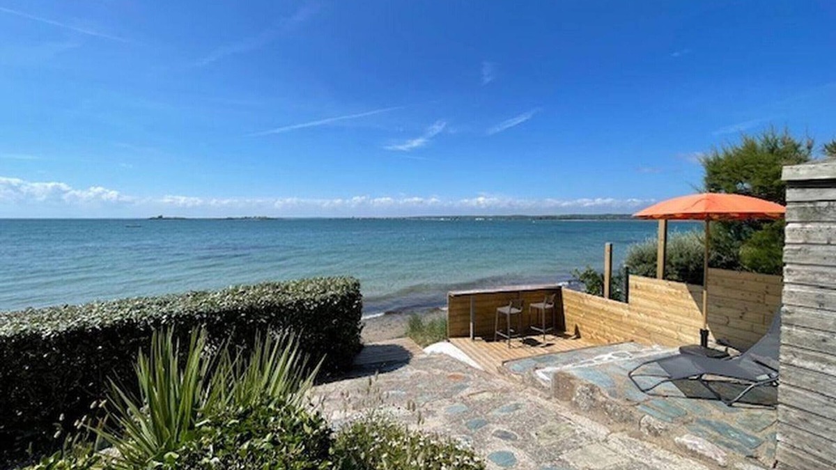 Reville Cottage | Seaside house with beach access and WIFI