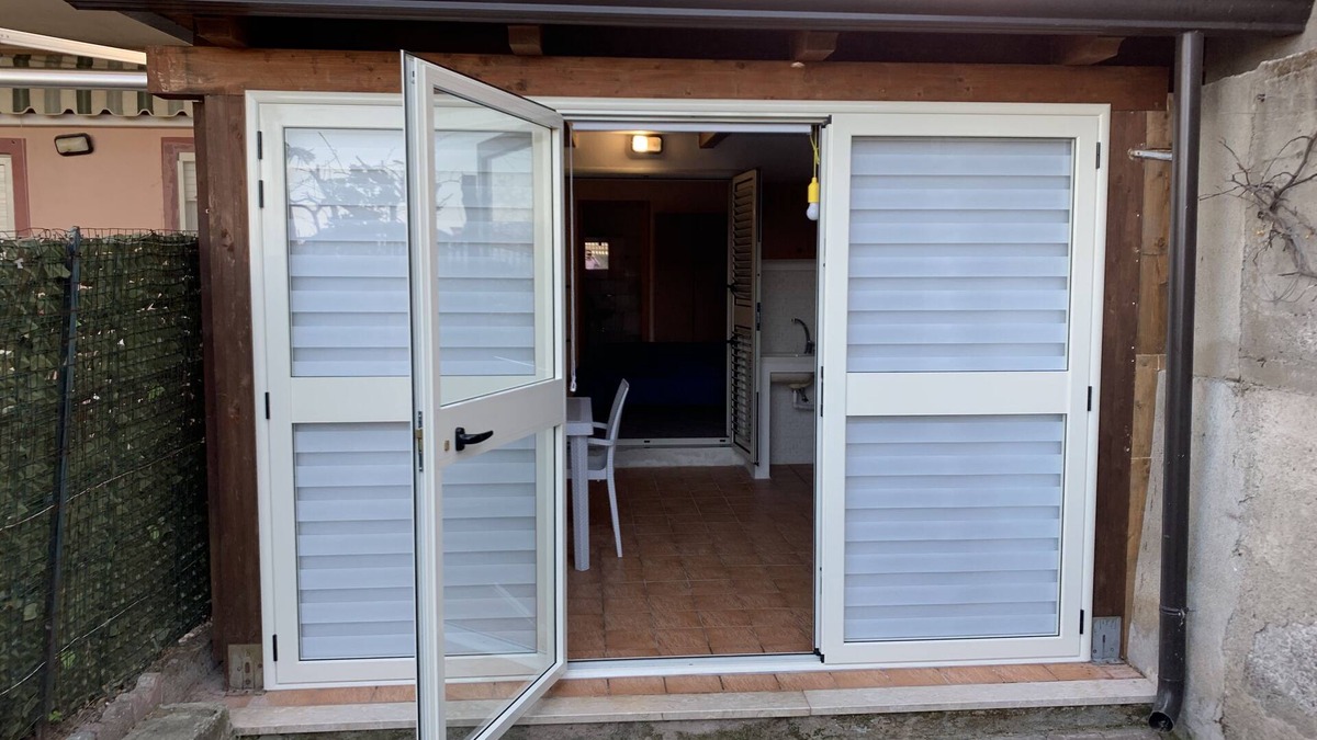 Crucoli House | seaside room on the seafront just 50m from the beach