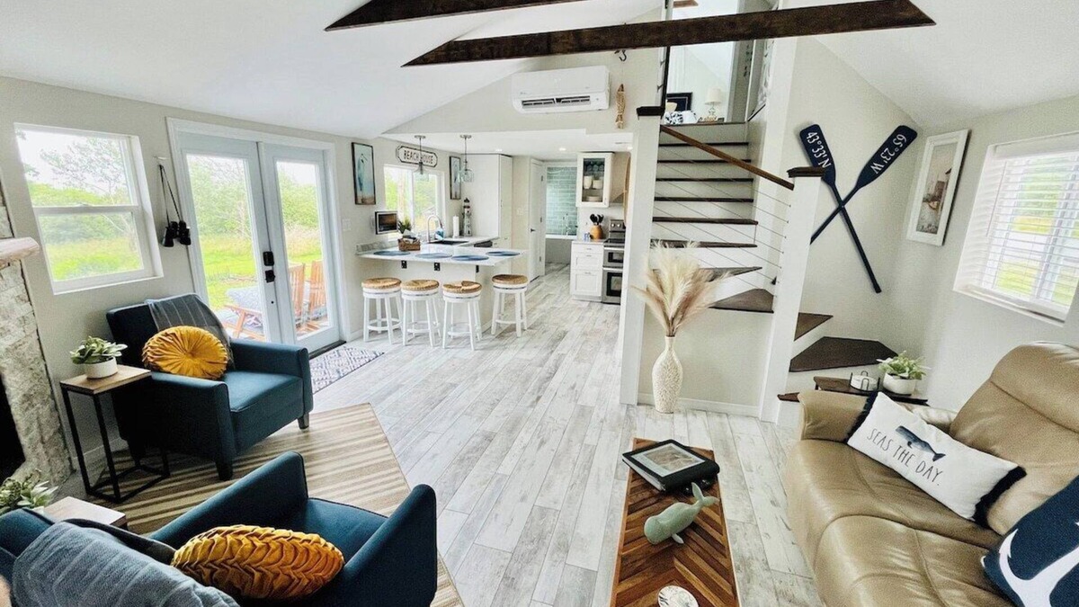 Ingomar Cottage | Seaside Serenity: Oceanfront Elegance in Shelburne, Nova Scotia