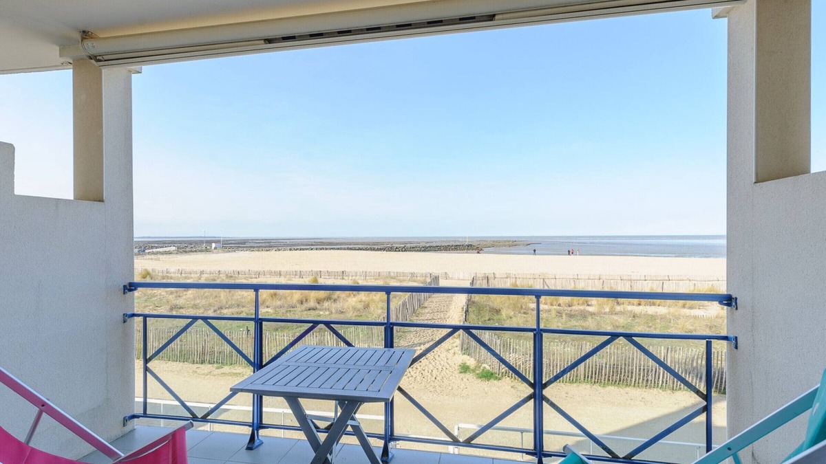 Port District Apartment | Seaside studio for 2 in Châtelaillon-Plage with parking
