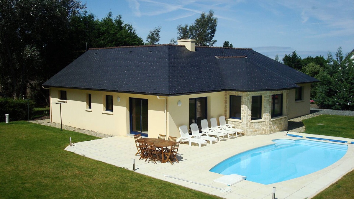 Plestin-les-Greves Villa | Seaside villa with private heated pool