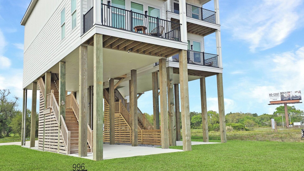 Long Beach House | Seaside Villa - Gulf Breeze with an Ocean View!