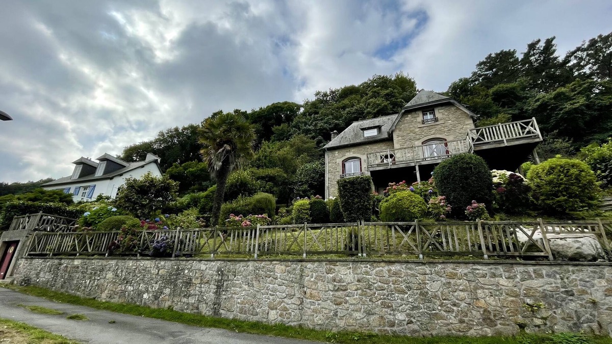 Becleguer Villa | Seaside villa next to the GR34