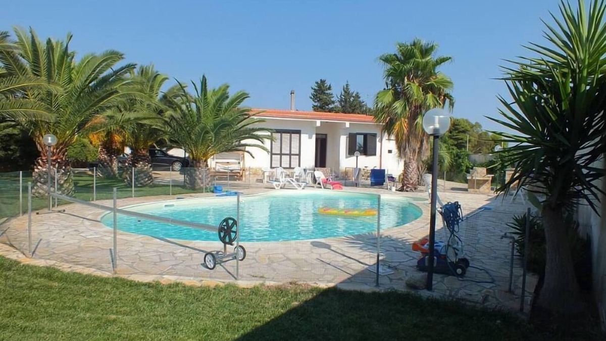 Porto Cesareo House | Seaside villa pool/garden/sun/sea