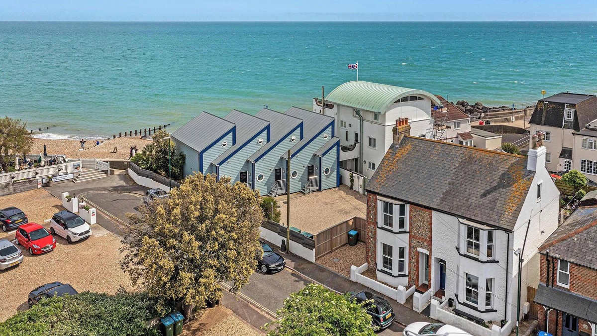 Felpham House | Seaside Villa with Garden, 40m to Beach